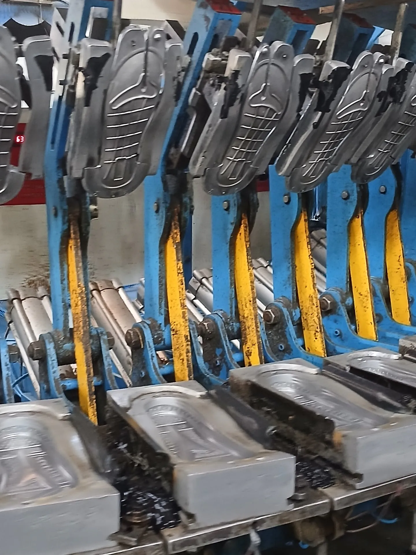 Sole Cooling & De-moulding Stage